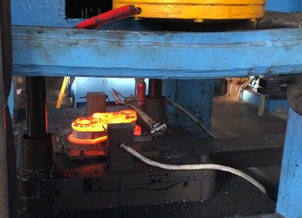  Chain link forging automation equipped with our fully automatic graphite spray system
